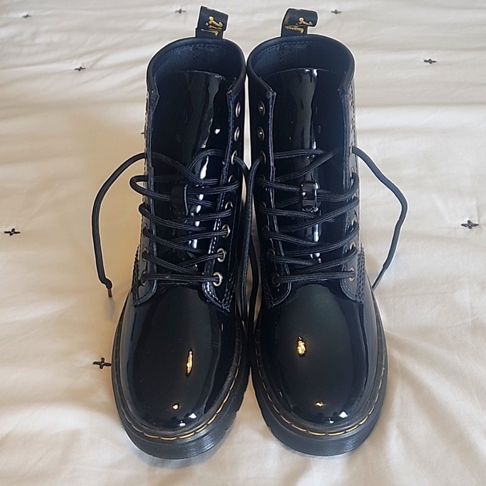 Combat boots